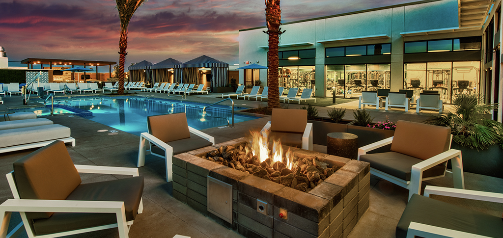 Outdoor lounge with firepit